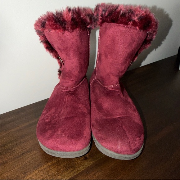 Vionic Fairfax Red Faux Fur Suede Winter Boots Ankle Booties Winter Size 9 - Picture 2 of 9